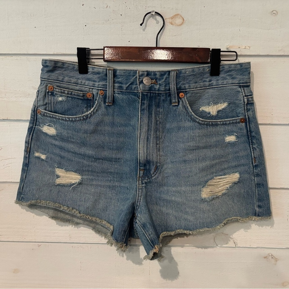 Madewell  Relaxed Denim shorts distressed in size 27. Great condition!